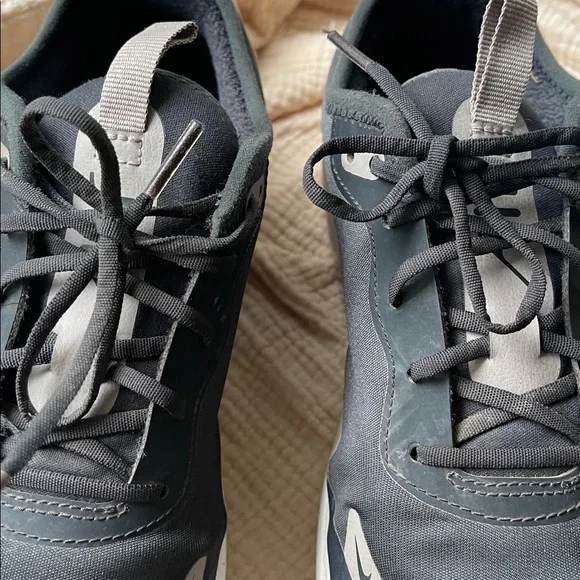 Nike Air Max women’s Black and Gray Sneakers - Picture 7 of 8